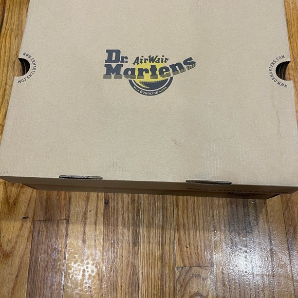 Brand new in box (NEVER WORE) Dr. Marten size 11 Snow & Rain boots. - Picture 12 of 12